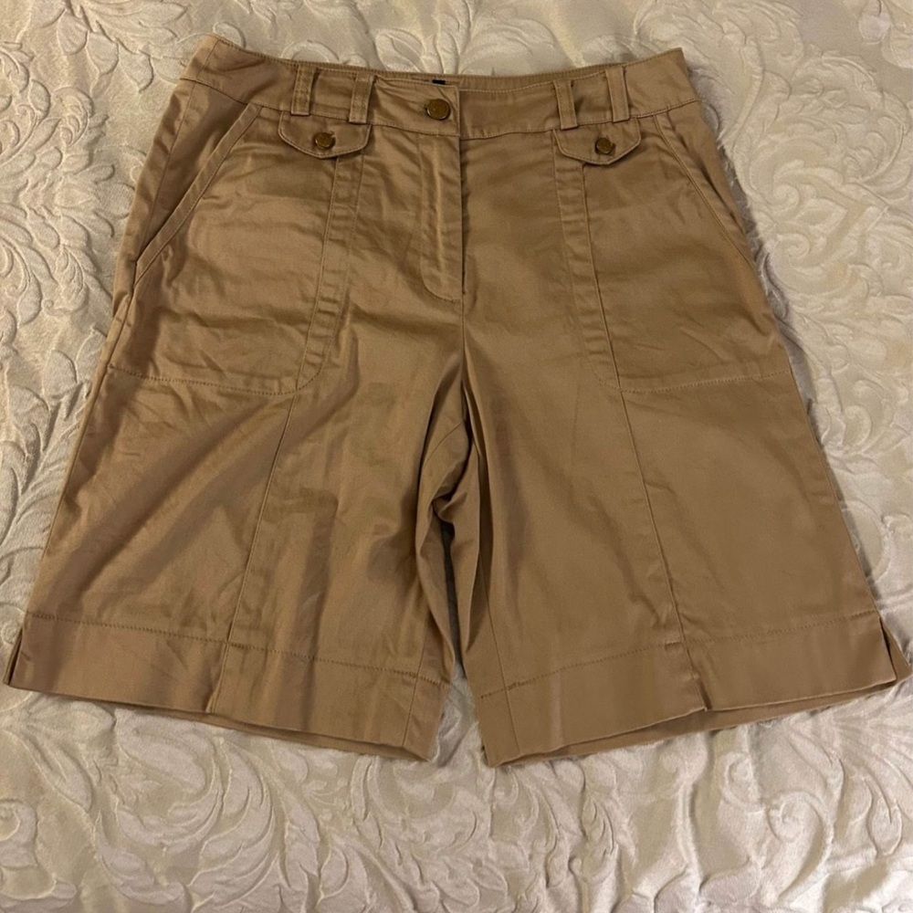 98% Cotton Women's Jones New York Bermuda Walking Shorts (Size
6)